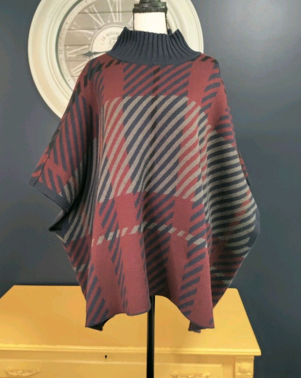 Ann Taylor Shawl Size M/L Petite Navy Maroon Gray Geometric Pattern Cotton Blend